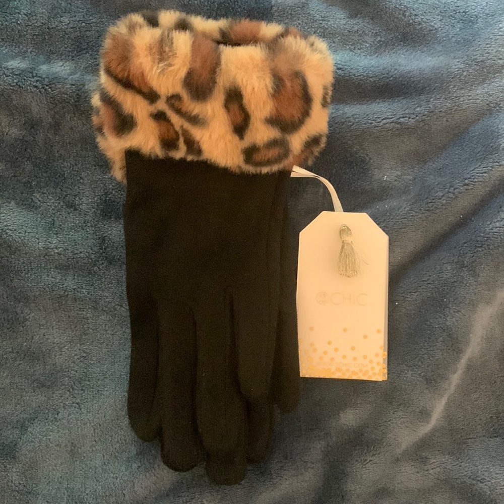 NWT Faux Fur gloves